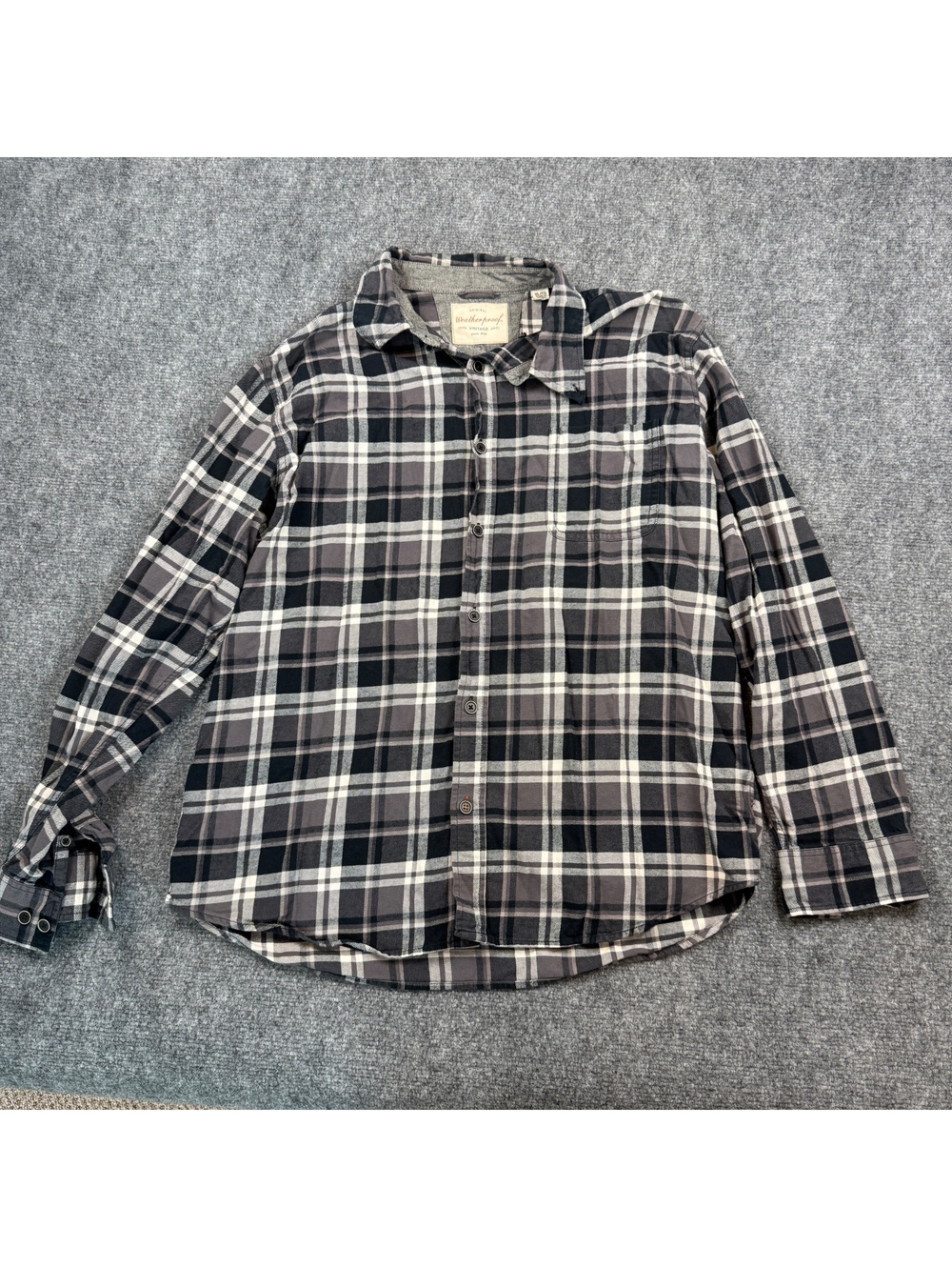 Weatherproof Vintage Men's XL Black and Gray Plaid Button-Up Shirt